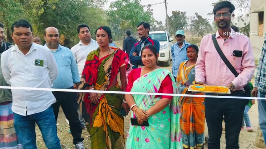 রঘুনাথপুর ২: বামড়রা গ্রামে আমাদের পাড়া আমাদের সমাধানে হাইমাস লাইটের উদ্বোধন করলেন রঘুনাথপুর ২পঞ্চায়েত সমিতির সভাপতি