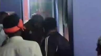 सकलडीहा: सरेहुआ कला में दिनदहाड़े 20 लाख रुपए के जेवरात और 70 हजार रुपए नगदी पर चोरों ने किया हाथ साफ