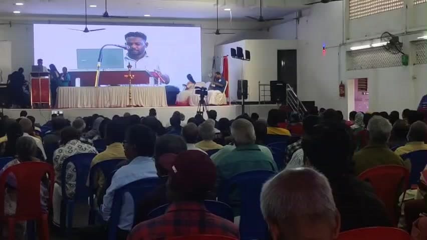 കൊച്ചി: റോഡ് ഉദ്ഘാടനത്തിൻ്റെ ഭാഗമായി ശിലാഫലകം കെ എൻ ഉണ്ണിക്കൃഷ്ണൻ അനാച്ഛാദനം ചെയ്തു