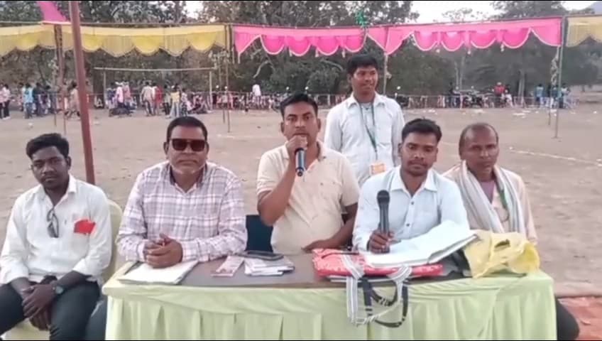 गोइलकेरा: तरकटकोचा पंचायत के गुलरुवा गाँव में दो दिवसीय खेलकूद प्रतियोगिता आयोजित, उमड़ी भीड़