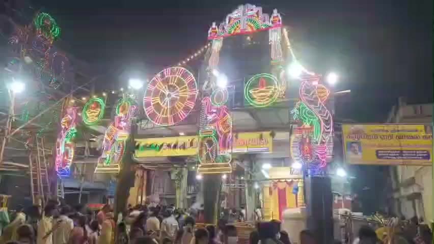 பழனி: அருள்மிகு மாரியம்மன் கோயிலில் மாசித்திருவிழா கொடியேற்றத்துடன் துவங்கியது. வரும் பிப்.24 திருக்கல்யாணமும், பிப்.25 திருத்தேரோட்டமும் நடைபெறுகிறது