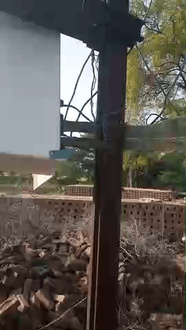 ग्राम  गौरारी में ट्रांसफार्मर की केवल जल गई है और  लाइट आ रही है खंबे में बिजली विभाग की लापरवाही