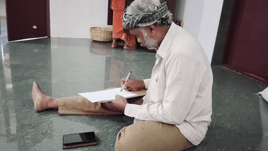 பாப்பிரெட்டிபட்டி: அதிகாரிகள் மீது 3500 பெட்டிசன்கள் 15 ஆண்டுகள் சட்டப்போராட்டம் நடத்தும் "பெட்டிசன் பெரியசாமி" .தன் குடும்பம் பாதுகாப்பு துப்பாக்கியுடன் வசிக்கும்