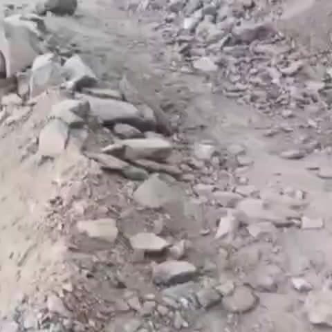 हंगरंग: ज़िले के मलिंग नाला समीप पहाड़ों से गिरे पत्थर, सड़क मार्ग हुआ अवरुद्ध