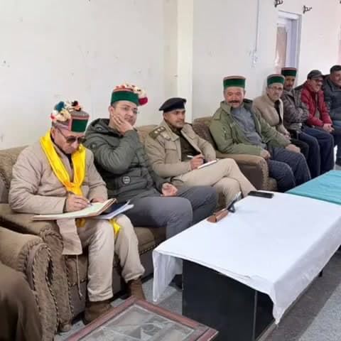 सांगला: सांगला के होली उत्सव की तैयारियों को लेकर एसडीएम कल्पा अमित कल्थाईक ने अधिकारियों व कर्मचारियों की ली बैठक