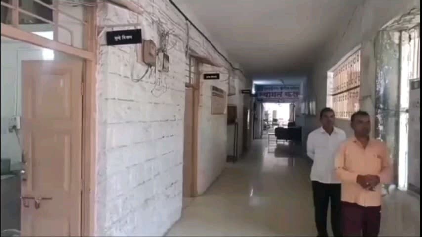 बोदवड: सुळे गावात किरकोळ कारणावरून महिलेचा विनयभंग तिच्या पतीला मारहाण, मुक्ताईनगर पोलिसात गुन्हा दाखल