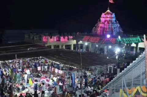 నార్కెట్​పల్లి: చెరువుగట్టు శ్రీ పార్వతి జడల రామలింగేశ్వర స్వామి దేవాలయంలో పోటెత్తిన భక్తజనం