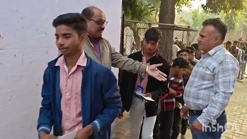 टूंडला: ठाकुर बीरी सिंह इंटर कॉलेज में कड़ी सुरक्षा के बीच हाई स्कूल हिंदी की परीक्षा कराई गई, तलाशी के बाद भेजे गए छात्र