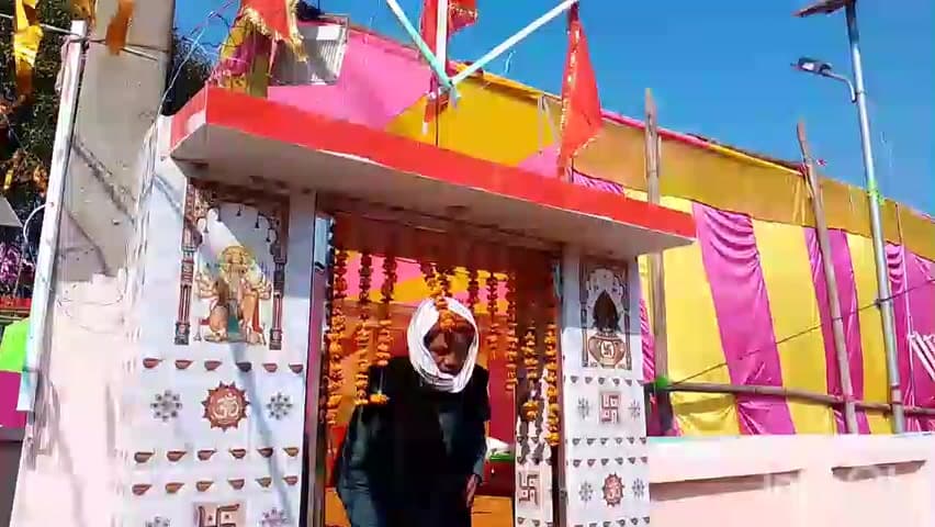 करायपरसुराय: मलिकपुर गांव में पांच दिवसीय नव चंडी यज्ञ एवं ग्राम देवी परिवार प्रतिष्ठा महोत्सव, अखंड कीर्तन शुरू