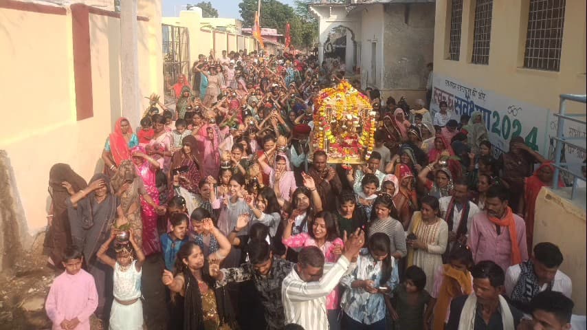 पीपलदा: ककरावदा में कलश यात्रा निकली, चंबलेश्वर महादेव मंदिर में श्रीमद् भागवत कथा, जयकारों से गूंजा क्षेत्र