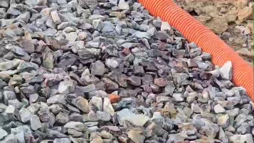 विजयनगर: बिजयनगर में रेलवे स्टेशन के पास अंडरपास के ऊपर रेलवे लाइन पर मालगाड़ी की चपेट में आने से एक अज्ञात व्यक्ति की मौत