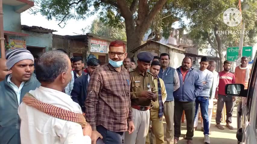गुठनी: धनौती बाजार में आभूषण की दुकान में लूट, एफएसएल टीम ने की जांच