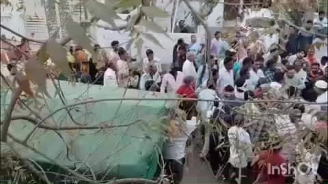 सेलू: रस्त्यावर दुकाने थाटणाऱ्या आठवडी बाजारातील व्यापाऱ्यांवर प्रशासनाची कारवाई; पुढील आठवड्यातही कारवाई सुरूच राहील- नपं.