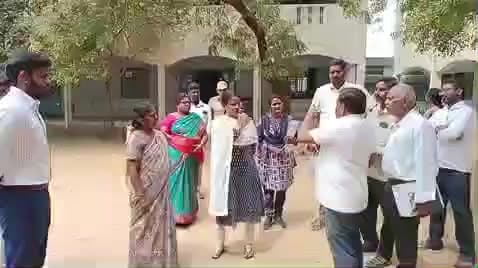 குமாரபாளையம்: பள்ளிபாளையத்தில் வாக்குச்சாவடி மையத்தை ஆட்சியர் துர்காமூர்த்தி ஆய்வு செய்தார்