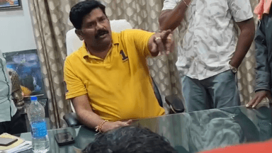 ಕಾರಟಗಿ: ಪಟ್ಟಣದಲ್ಲಿನ ಸಚಿವ ಕಚೇರಿಯಲ್ಲಿ ವ್ಯಕ್ತಿಯೊಬ್ಬನ ಮೇಲೆ ಶಿವರಾಜ ತಂಗಡಗಿ ಹರಿಹಾಯ್ದ ಘಟನೆಯ ವಿಡಿಯೋ ವೈರಲ್