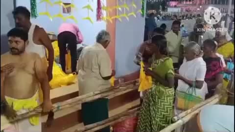 கொடுமுடி: விளக்கேத்தி பகுதியில் கருப்பண்ண ஈஸ்வரர் ஆலயம் உள்ளது சிவராத்திரி முன்னிட்டு நடைபெற்ற நிகழ்ச்சியில் வைக்கப்பட்ட எலுமிச்சை பழம் ஒன்று 16 ஆயிரம் ரூபாய்க்