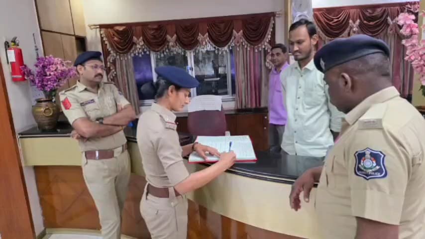 ગાંધીધામ: સરપ્રાઈઝ ચેકિંગની કાર્યવાહી હેઠળ અલગ અલગ વિસ્તા૨માં કોમ્બીંગની કામગીરી ક૨તી ગાંધીધામ “બી” ડીવીઝન પોલીસ