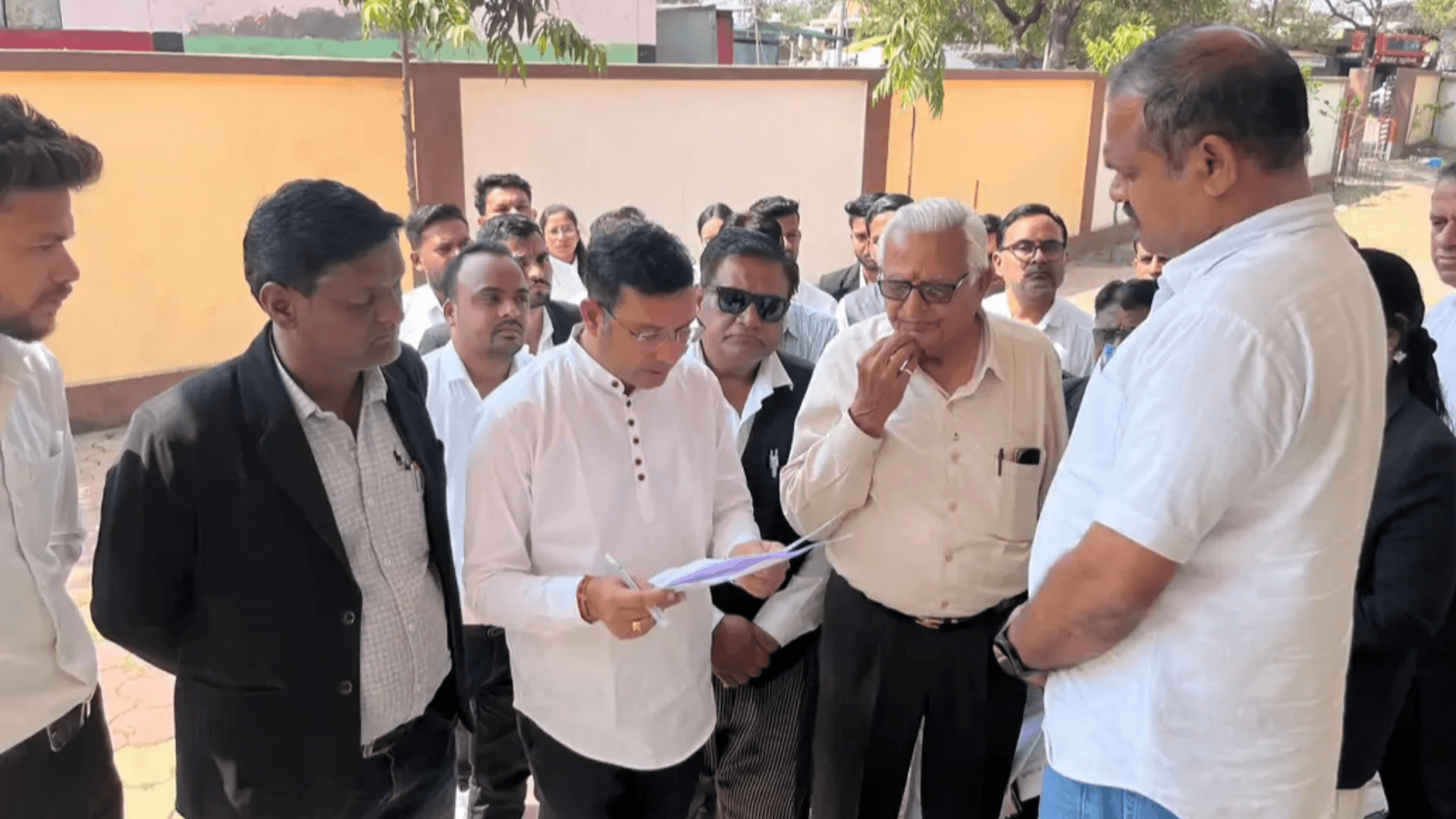 भीकनगांव: शिवपुरी: अधिवक्ता की हत्या के विरोध में प्रदर्शन, ज्ञापन सौंपा