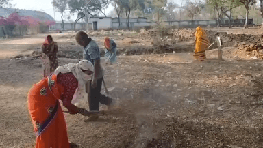 कुरूद: ग्राम छाती के मुक्तिधाम की साफ-सफाई का अभियान चल रहा है