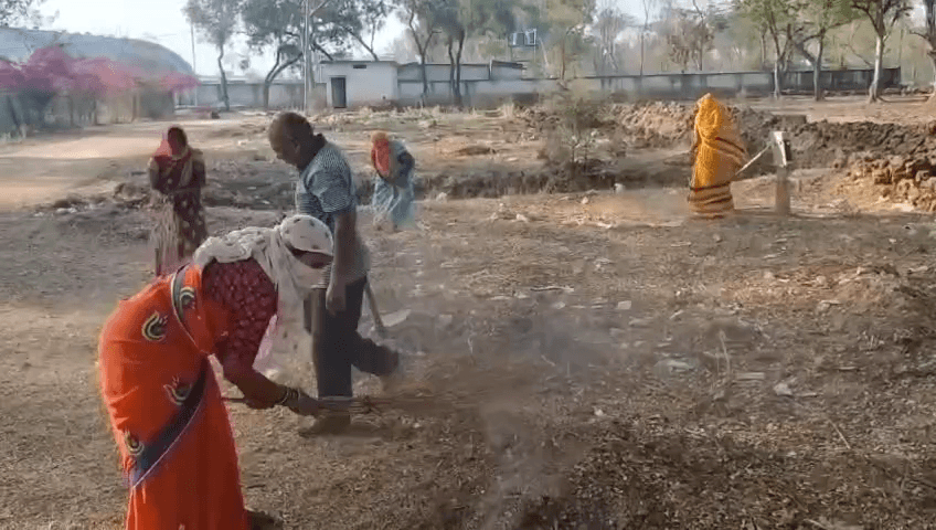 कुरूद: ग्राम छाती के मुक्तिधाम की साफ-सफाई का अभियान चल रहा है