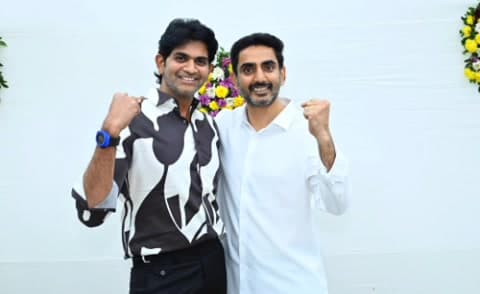 తాడిపత్రి: ఉండవల్లి నివాసంలో ఒకరి పై మరొకరు చేతులు వేసుకొని ఆప్యాయంగా పలకరించుకున్న ఎమ్మెల్యే జేసీ, అస్మిత్ రెడ్డి నారా లోకేష్ లు