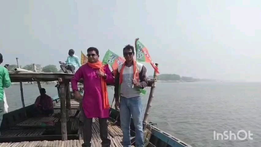 মানিকচক: গঙ্গা নদীর পাড়ের বিচ্ছিন্ন নারায়নপুর চড়ে গৃহ সম্পর্ক কর্মসূচি বিজেপি নেতৃত্বের