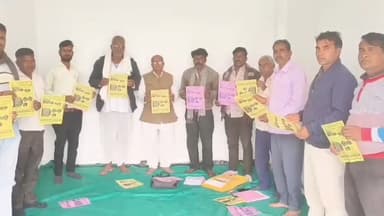 पिड़ावा: शहर के कोटड़ी रोड़ पर कार्यालय में मेघवाल समाज के आदर्श सामूहिक विवाह सम्मेलन का पोस्टर विमोचन किया गया