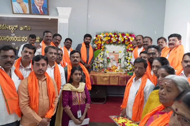 ದೊಡ್ಡಬಳ್ಳಾಪುರ: ನಗರದ ತಾಲ್ಲೂಕು ಕಚೇರಿ ಸಭಾಂಗಣದಲ್ಲಿ ಛತ್ರಪತಿ ಶಿವಾಜಿ ಮಹಾರಾಜರ ಜಯಂತಿ ಆಚರಣೆ