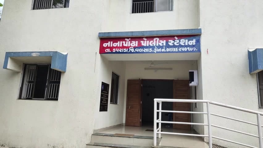 કપરાડા: પોલીસે વડ ખંભા ત્રણ રસ્તા પાસેથી છોટાહાથી ટેમ્પોમાં લઈ જવા તા 88,560નો દારૂ ઝડપી પાડ્યો