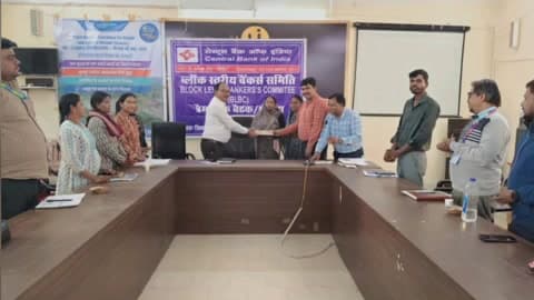 भैयाथान: प्रधानमंत्री जीवन ज्योति बीमा योजना के अंतर्गत बिहान से जुड़ी दीदी को दी गई ₹2 लाख की आर्थिक सहायता राशि