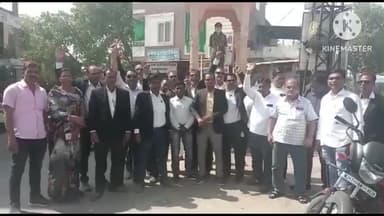 खानपुर: खानपुर कस्बे में ACJM और ADJ कोर्ट की मांगों को लेकर अभिभाषक परिषद ने पूर्व संसदीय सचिव को सौंपा ज्ञापन