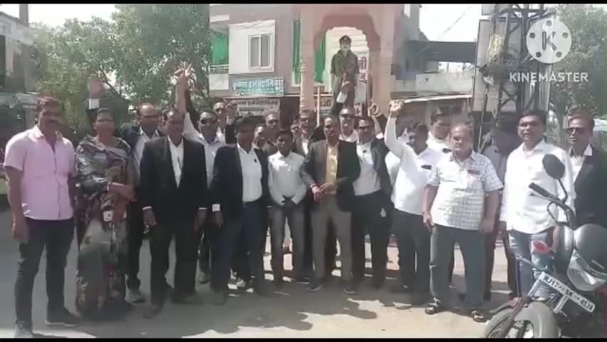 खानपुर: खानपुर कस्बे में ACJM और ADJ कोर्ट की मांगों को लेकर अभिभाषक परिषद ने पूर्व संसदीय सचिव को सौंपा ज्ञापन