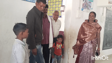 शंकरगढ़: धारानगर स्कूल में जिला पंचायत सदस्य गीता पैकरा ने व्यवस्थाओं का लिया जायजा