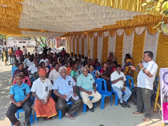 திருவண்ணாமலை: தாலுக்கா அலுவலகம் வளாகத்தில் தமிழ்நாடு வருவாய் கிராம ஊழியர் சங்கம் சார்பில் தொடர் காத்திருப்பு போராட்டம்