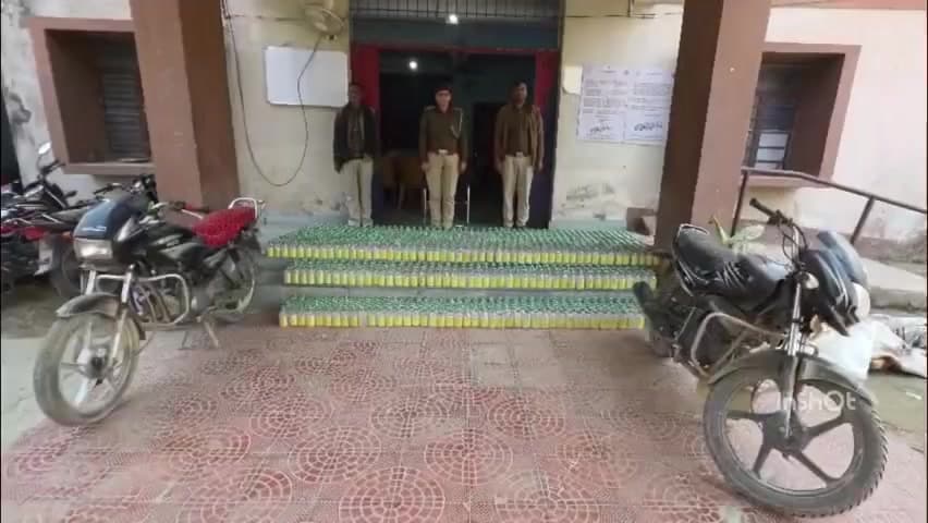 घोड़ासहन: घोड़ासहन पुलिस ने बालापुर और श्रीपूर कस्बा से 2 बाइक और 1448 बोतल नेपाली शराब की की ज़ब्ती