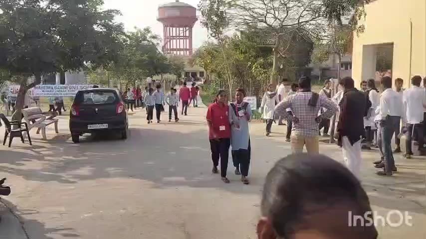 उनियारा: उनियारा में कक्षा 8 की परीक्षा अंग्रेजी के प्रश्न पत्र के साथ शुरू हुई