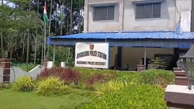 হিঙ্গলগঞ্জ: পাচারকারী সন্দেহে সীমান্তবর্তী বাঁকড়া এলাকা থেকে  ২ যুবককে আটক করল হিঙ্গলগঞ্জ থানার পুলিশ