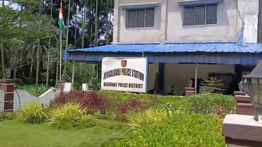 হিঙ্গলগঞ্জ: পাচারকারী সন্দেহে সীমান্তবর্তী বাঁকড়া এলাকা থেকে  ২ যুবককে আটক করল হিঙ্গলগঞ্জ থানার পুলিশ