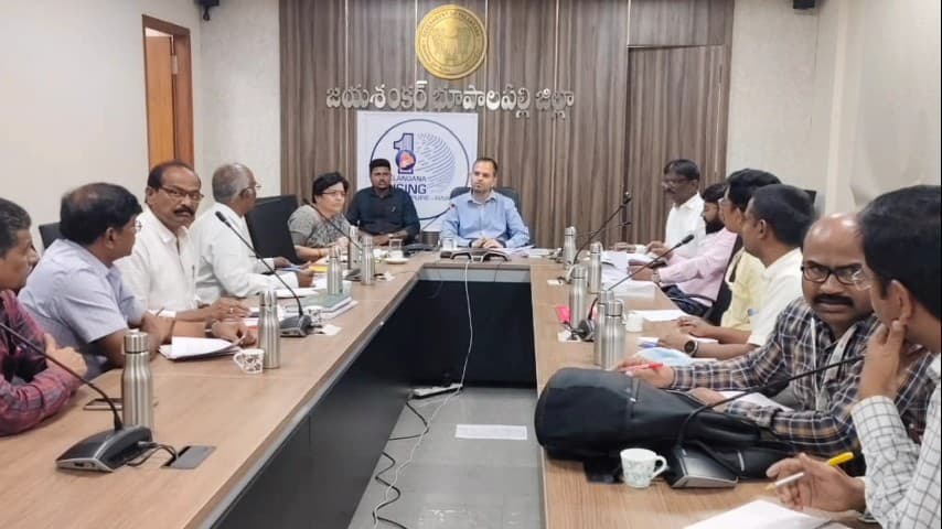 మహదేవ్​పూర్: విద్య ప్రమాణాల పెంపుకు కృషి చేయాలి :  భూపాలపల్లి జిల్లా కలెక్టర్ రాహుల్ శర్మ
