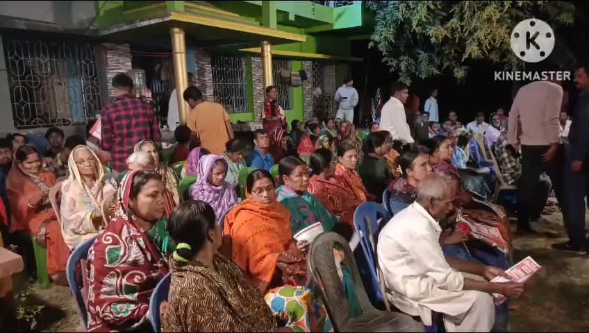তমলুক: নন্দনায়েকবাড়ে নিজের বুথের পাড়া বৈঠক কর্মসূচিতে উপস্থিত বিরোধী দলনেতা শুভেন্দু অধিকারী