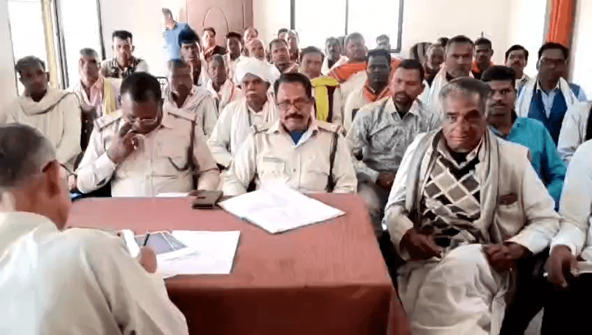 तामिया: छिंदी में आगजनी से जंगलों को हो रहे नुकसान पर वन विभाग ने ग्रामीणों से किया मंथन, व्हाट्सएप से मिलेगी सूचना