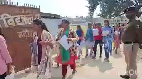 मढ़ौरा: मढ़ौरा में मैट्रिक परीक्षा तीसरे दिन शांतिपूर्ण ढंग से संपन्न हुई