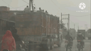नागौद: नागौद-कालिंजर मार्ग पर ओवरलोड बालू से लदे ट्रक हादसों को दे रहे हैं आमंत्रण