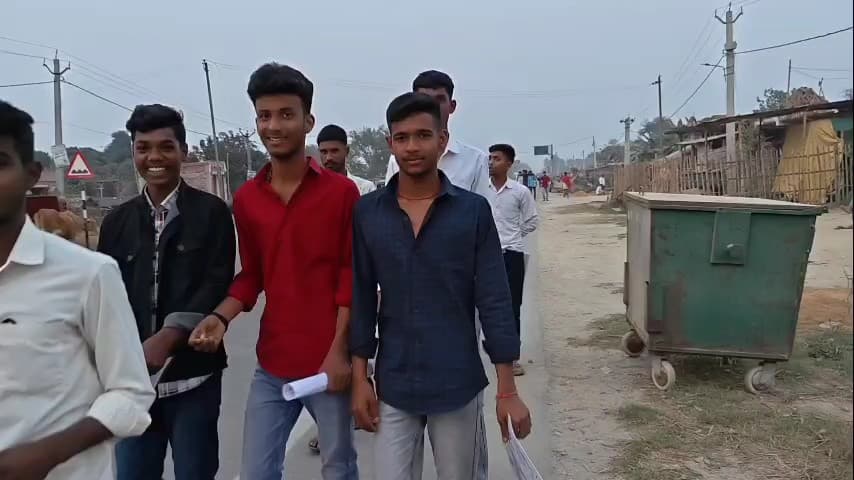पकड़ी दयाल: पकड़ीदयाल अनुमंडल के सभी पांच परीक्षा केन्द्रों पर मैट्रिक परीक्षा शांतिपूर्ण संपन्न, सीसीटीवी से हुई निगरानी