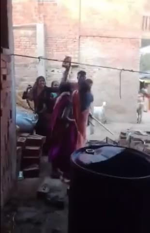 घाटमपुर: दो पक्षों की महिलाओं के बीच जमकर चले लाठी-डंडे, वीडियो सोशल मीडिया पर हुआ वायरल