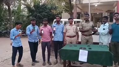 ಗುಳೇದಗುಡ್ಡ: ಸಾರ್ವಜನಿಕರೂ ಕಳೆದುಕೊಂಡಿದ್ದ ಮೊಬೈಲ್, ಫೋನಗಳನ್ನು ಪತ್ತೆ ಹಚ್ಚಿ ವಾರಸುದಾರರಿಗೆ ಒಪ್ಪಿಸುವಲ್ಲಿ ಯಶಸ್ವಿಯಾದ ಪಟ್ಟಣದ ಪೊಲೀಸ್ ಅಧಿಕಾರಿಗಳು