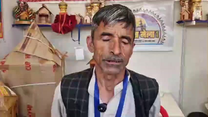डेहर: सरस मेला मंडी में सजी हिमाचल की विरासत, काष्ठकुणी मंदिर बना आकर्षण का केंद्र: कलाकार छज्जू राम ने दी जानकारी