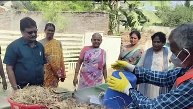 సంతనూతలపాడు: చీమకుర్తి మండలం లోని కొనగానే వారి పాలెం లో ప్రత్యేక పారిశుద్ధ్య కార్యక్రమాలను పరిశీలించిన ఎంపీడీవో సురేష్ బాబు