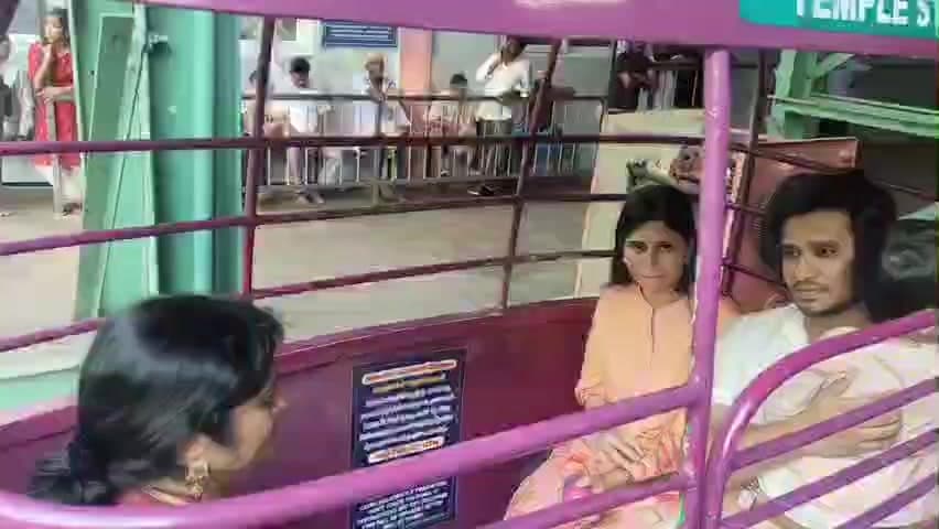 பழனி: சுயம்பு திரைப்படம் வெற்றி பெற வேண்டி பழனி முருகன் கோவிலில் தெலுங்கு நடிகர் நிகில் சித்தார்த் குடும்பத்துடன் சாமி தரிசனம் செய்தார்