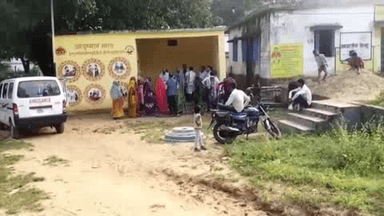 महूली उप स्वास्थ्य केंद्र में बिजली सुविधा का अभाव, गर्मी से मरीज और डॉक्टर परेशान